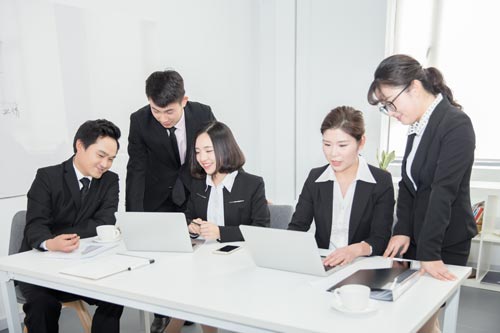 重庆企业开展财务审计，应如何专业进行？